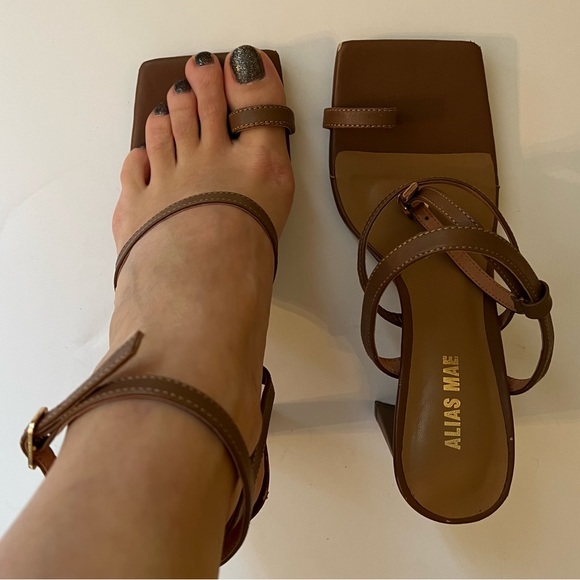 Alias Mae square toe sandals and toe ring - Picture 14 of 16